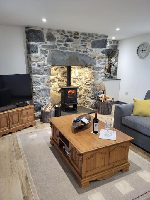 Amazing Coastal & Sunset Views In Eryri Villa Llanllyfni Exterior photo
