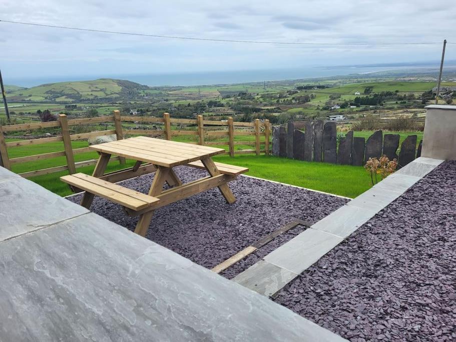 Amazing Coastal & Sunset Views In Eryri Villa Llanllyfni Exterior photo
