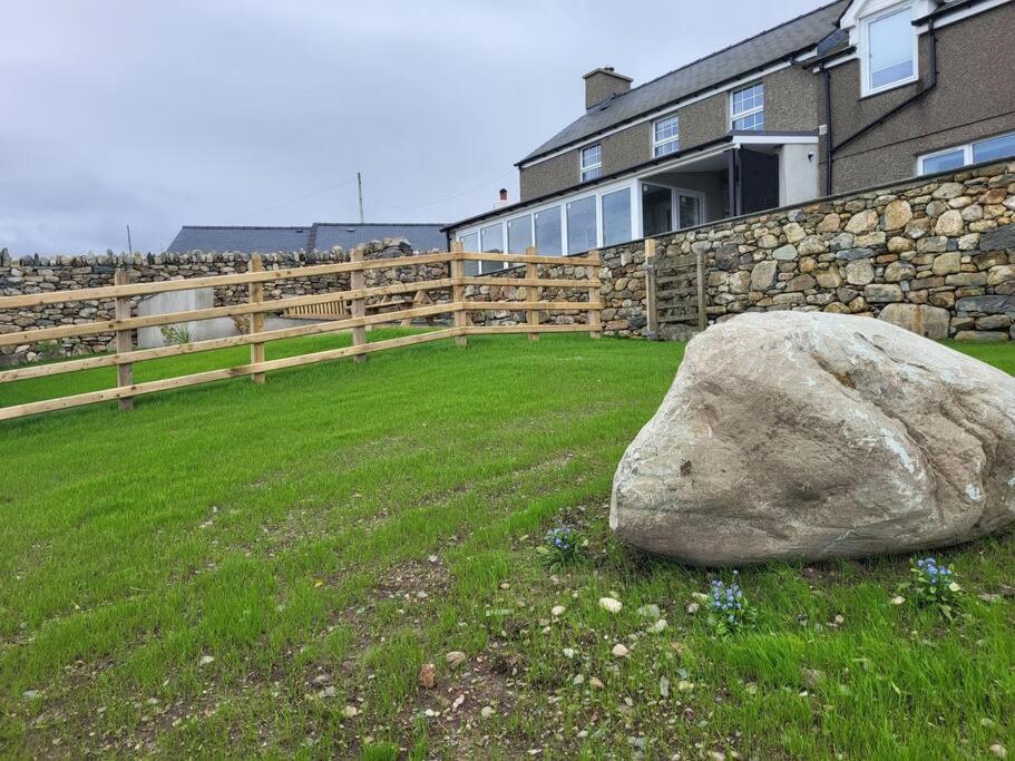 Amazing Coastal & Sunset Views In Eryri Villa Llanllyfni Exterior photo