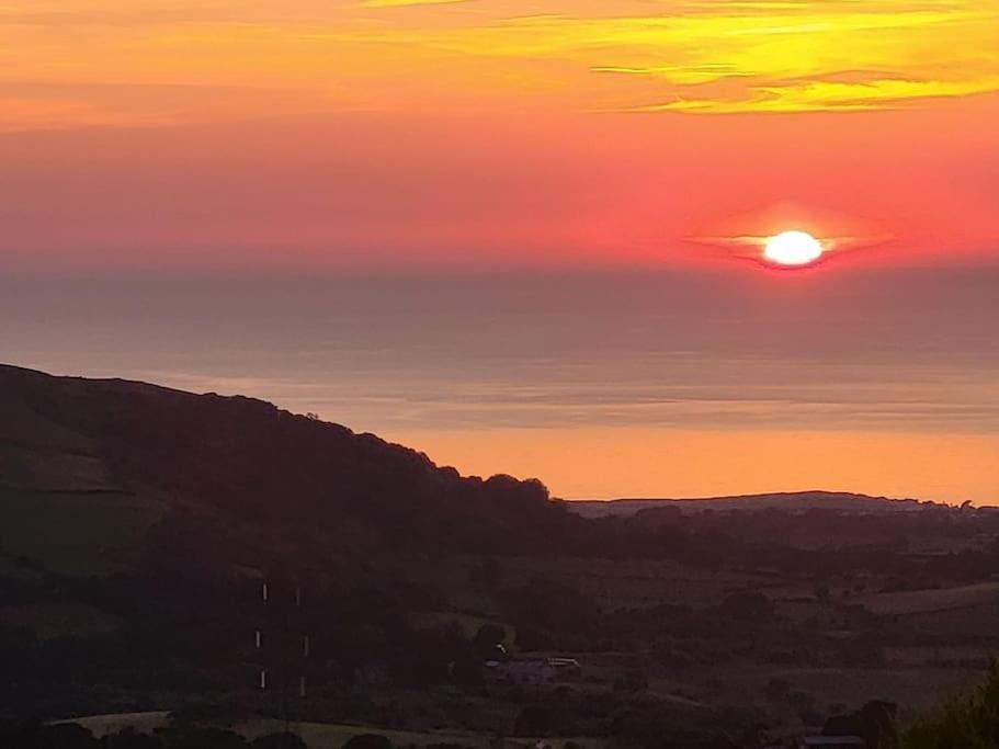 Amazing Coastal & Sunset Views In Eryri Villa Llanllyfni Exterior photo